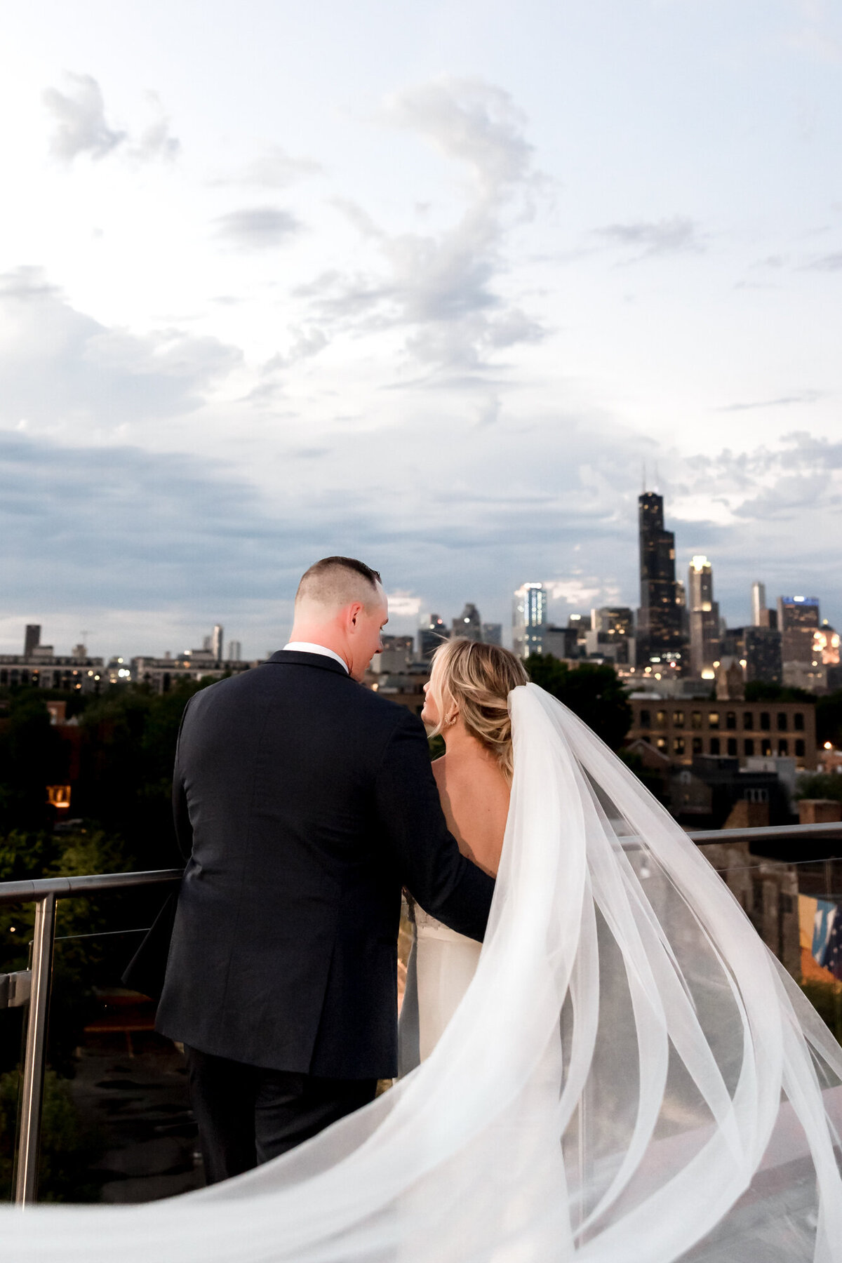 Downtown-Chicago-Lacuna-Lofts-Rooftop-Wedding-15