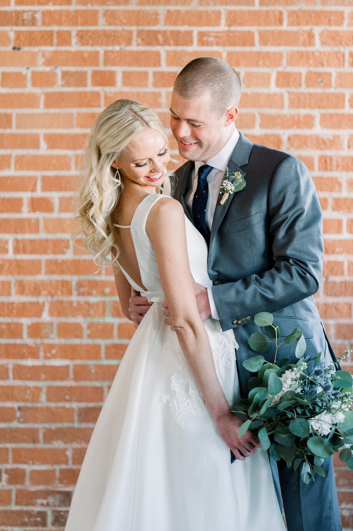 Warehouse-215-wedding-by-Leslie-Ann-Photography-00089