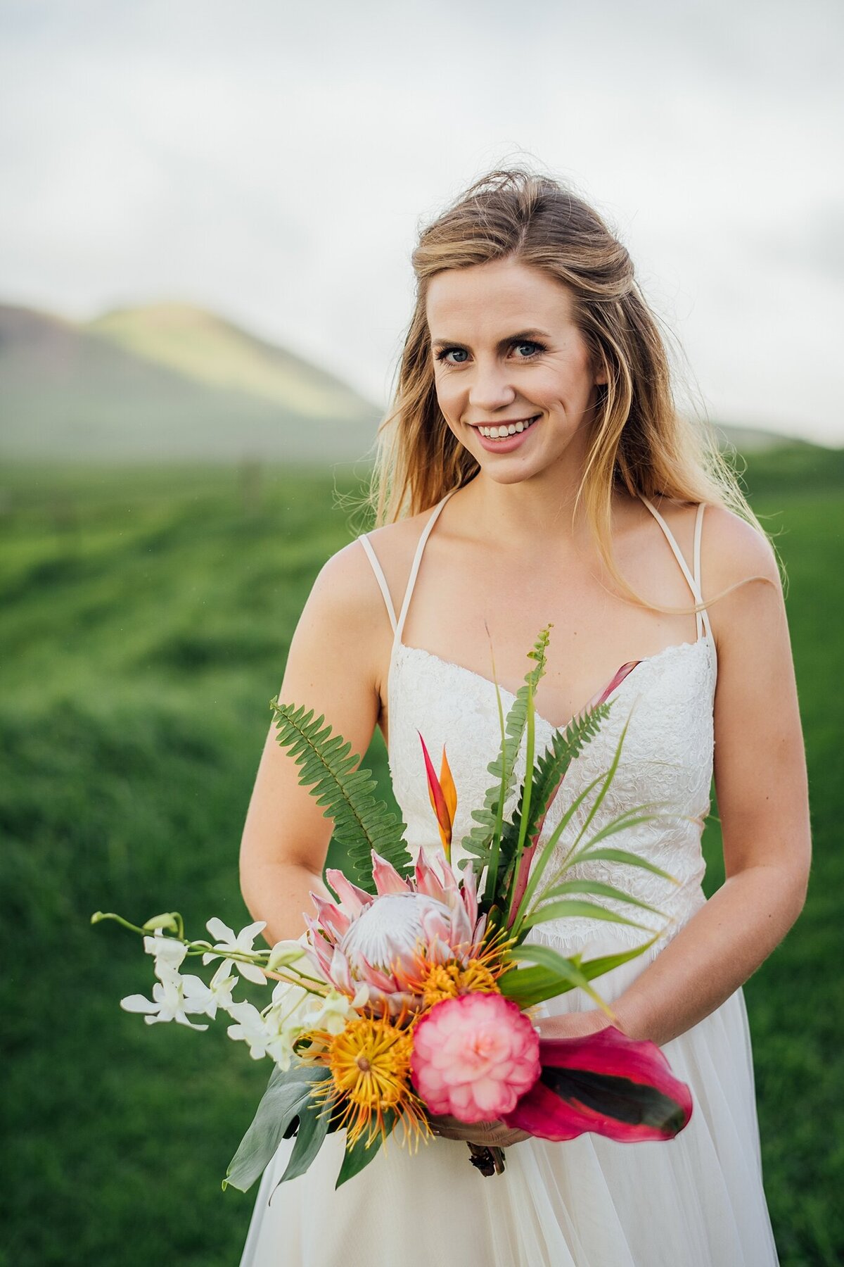 beautiful hawaii wedding bride