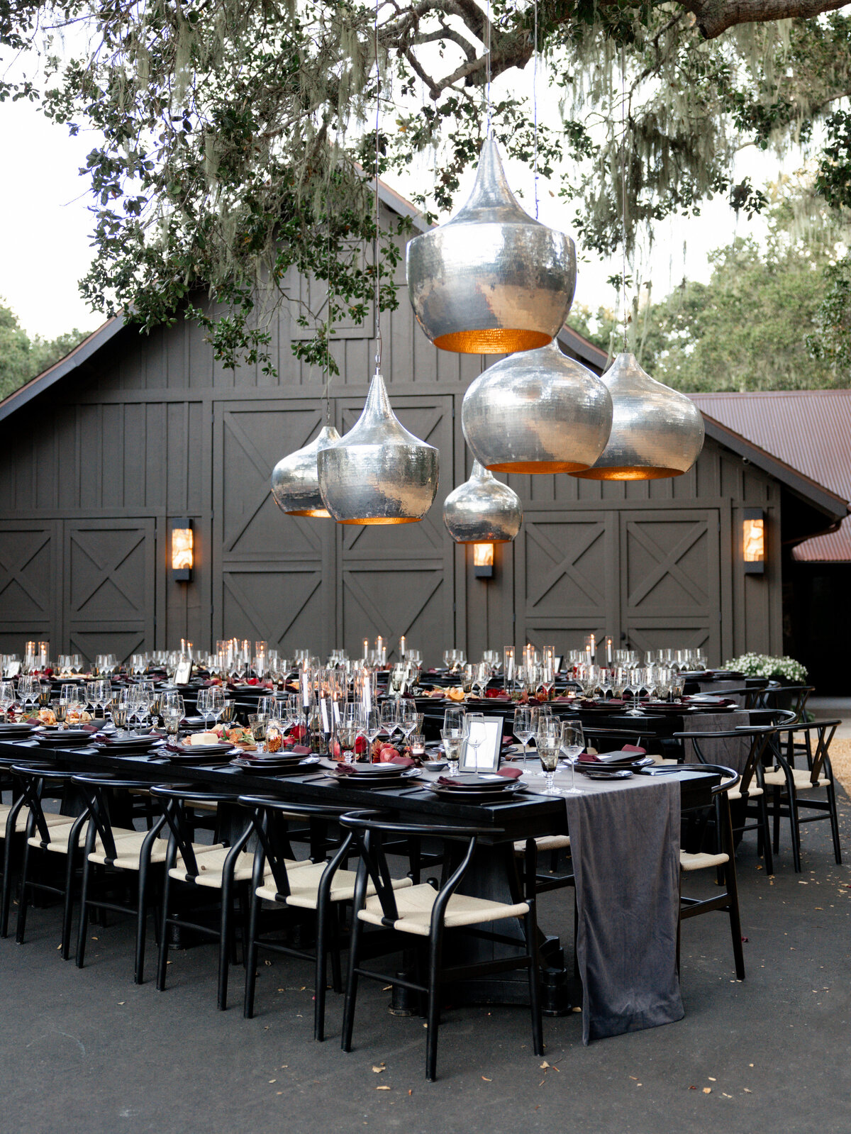 Long Dinner Tables at a wedding at a private home in the Preserve