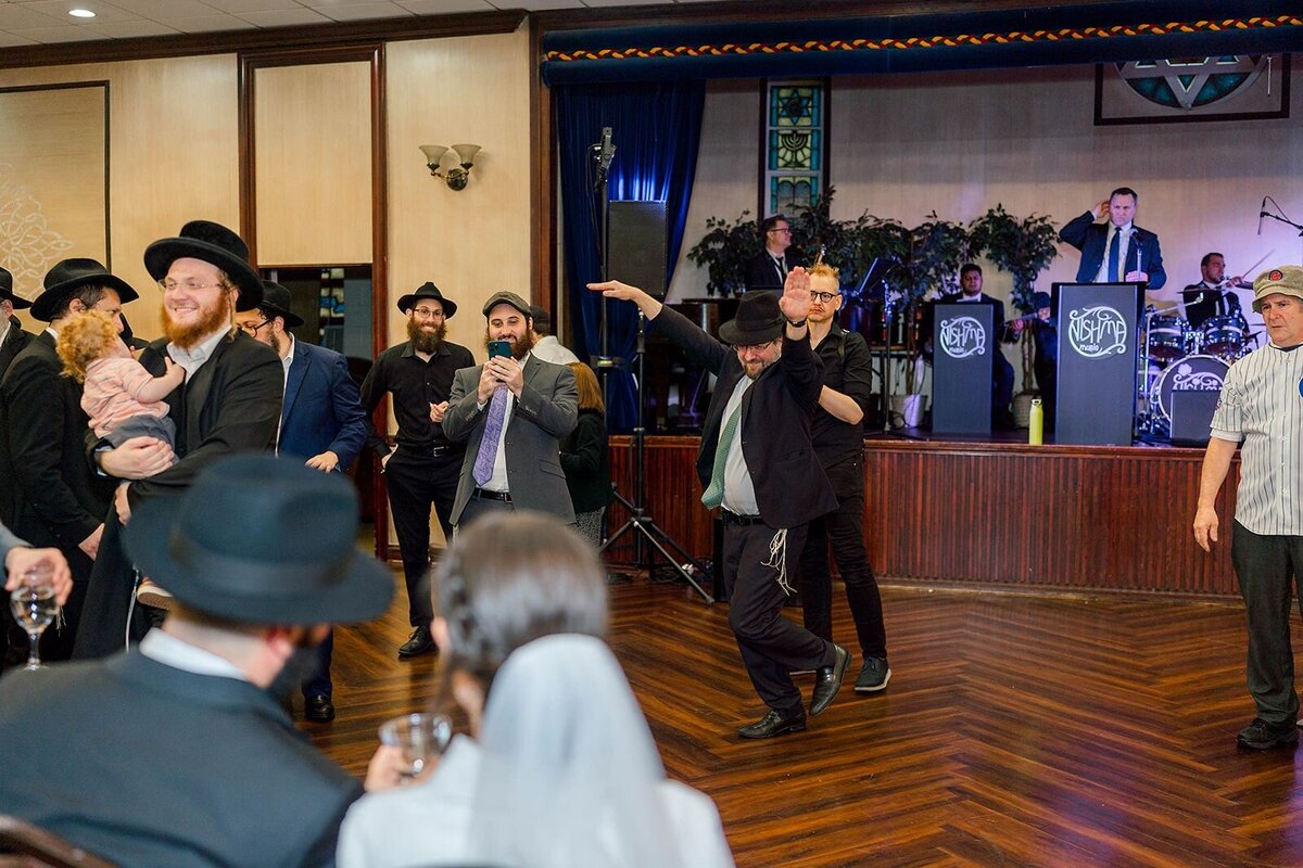 Eliana-Melmed-Photography-Chicago-LosAngeles-Jewish-WeddingPhotographer-CarmiKalman-Shtick-00001