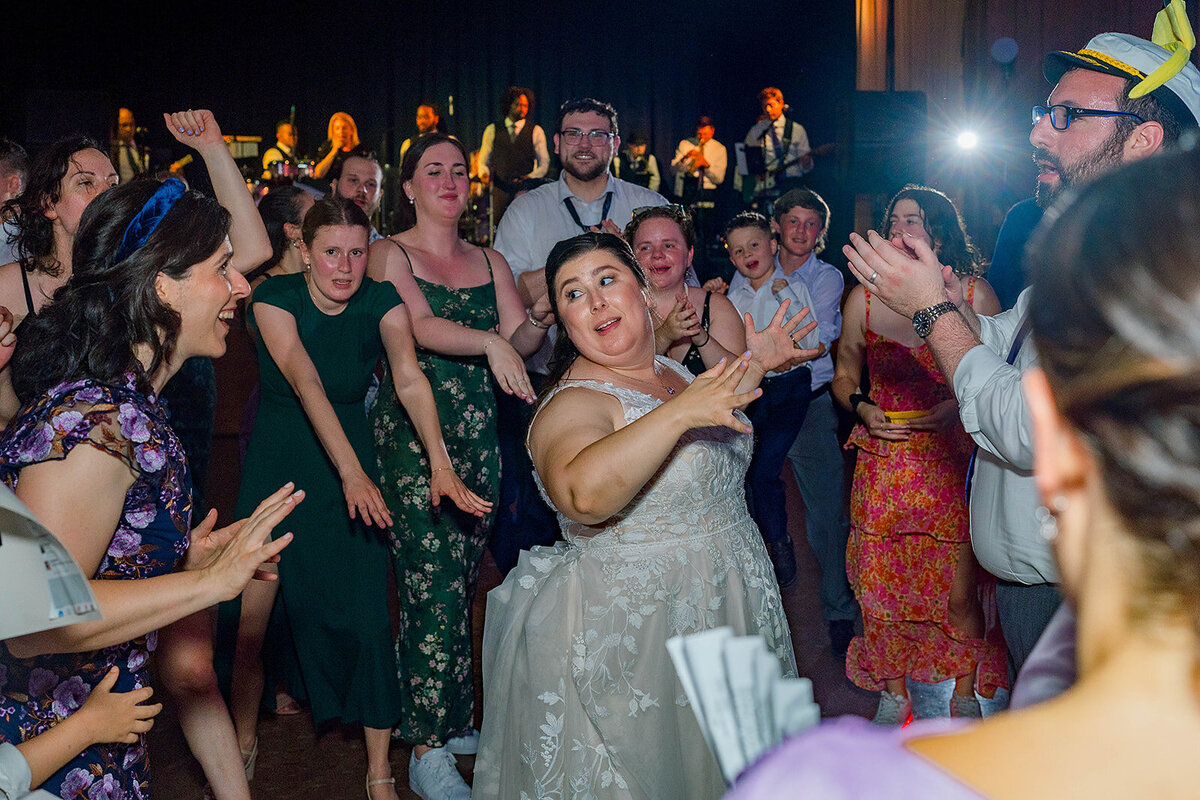 Eliana-Melmed-Photography-Chicago-LosAngeles-Jewish-WeddingPhotography-ElianaSklar-DanceFloor-00015