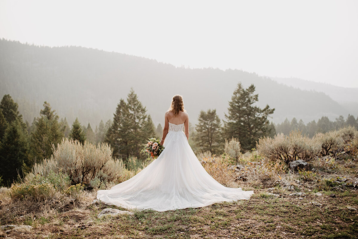 Jackson Hole Photographers capture bride wearing wedding dress
