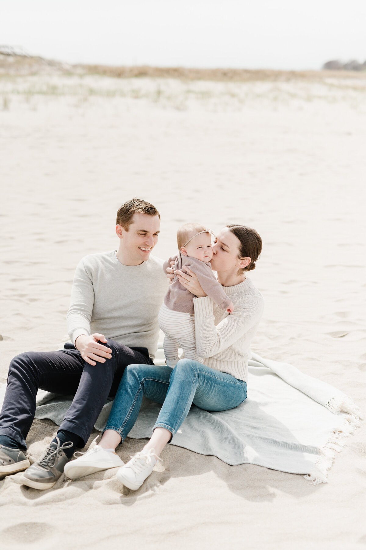 crane-beach-family-session-boston-lifestyle-motherhood-photographer-photo-1