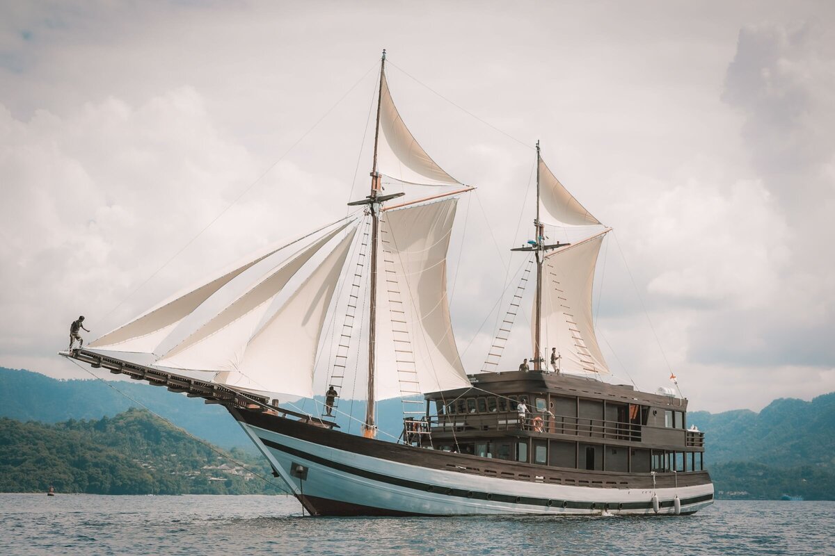 Samsara Samudra Yacht Charter Indonesia -91
