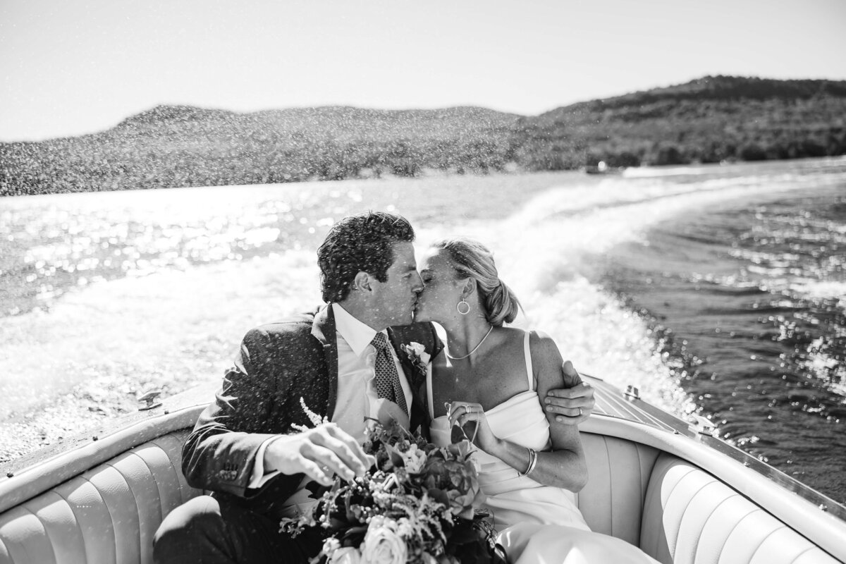 lake- george- club- wedding-boat