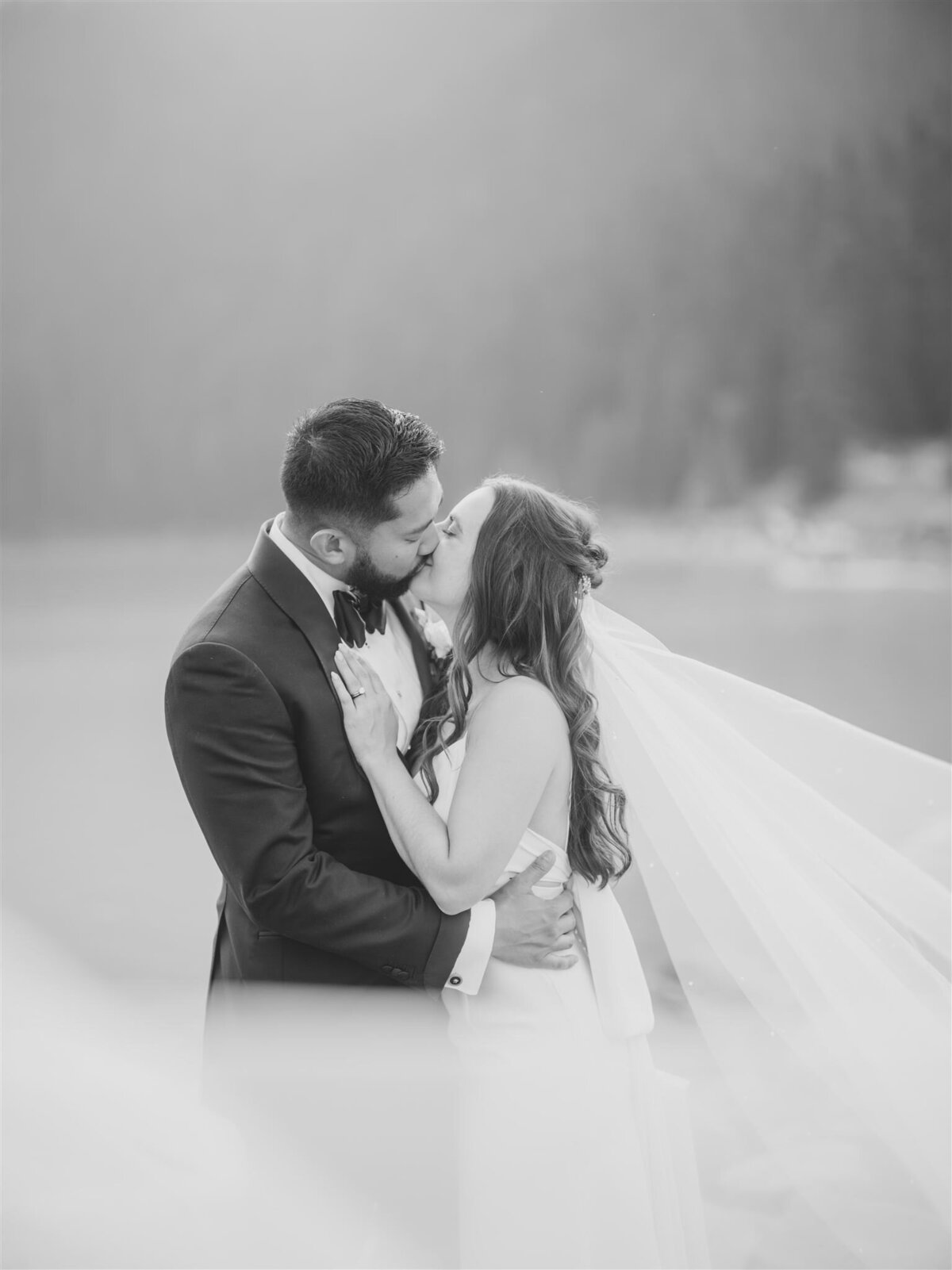 calgary-wedding-photographers-nicole-sarah-fairmont-chateau-lake-louise-AC-574_websize