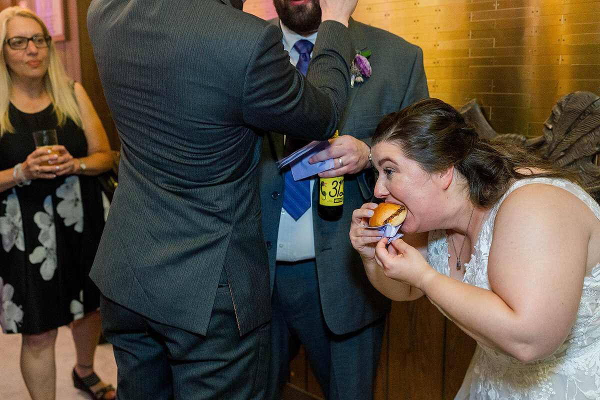 Eliana-Melmed-Photography-Chicago-LosAngeles-Jewish-WeddingPhotography-ElianaSklar-CocktailHour-00075