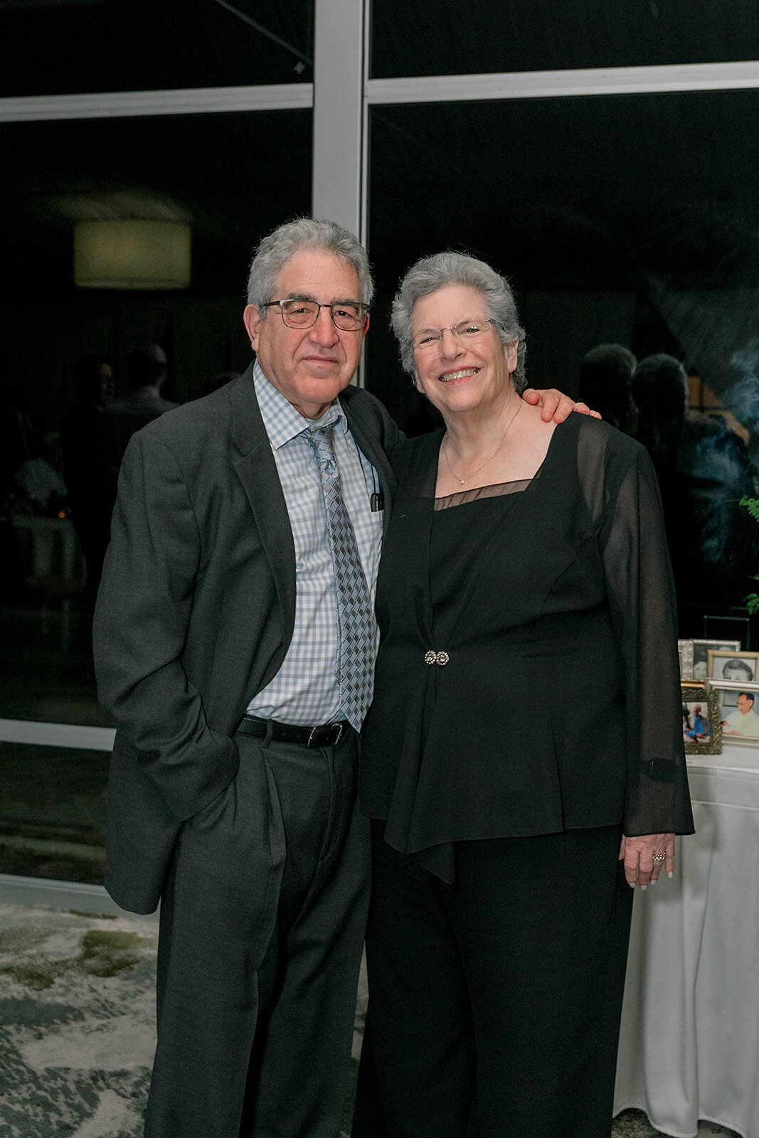 Eliana-Melmed-Photography-Chicago-LosAngeles-Jewish-WeddingPhotography-Dancefloor-00108