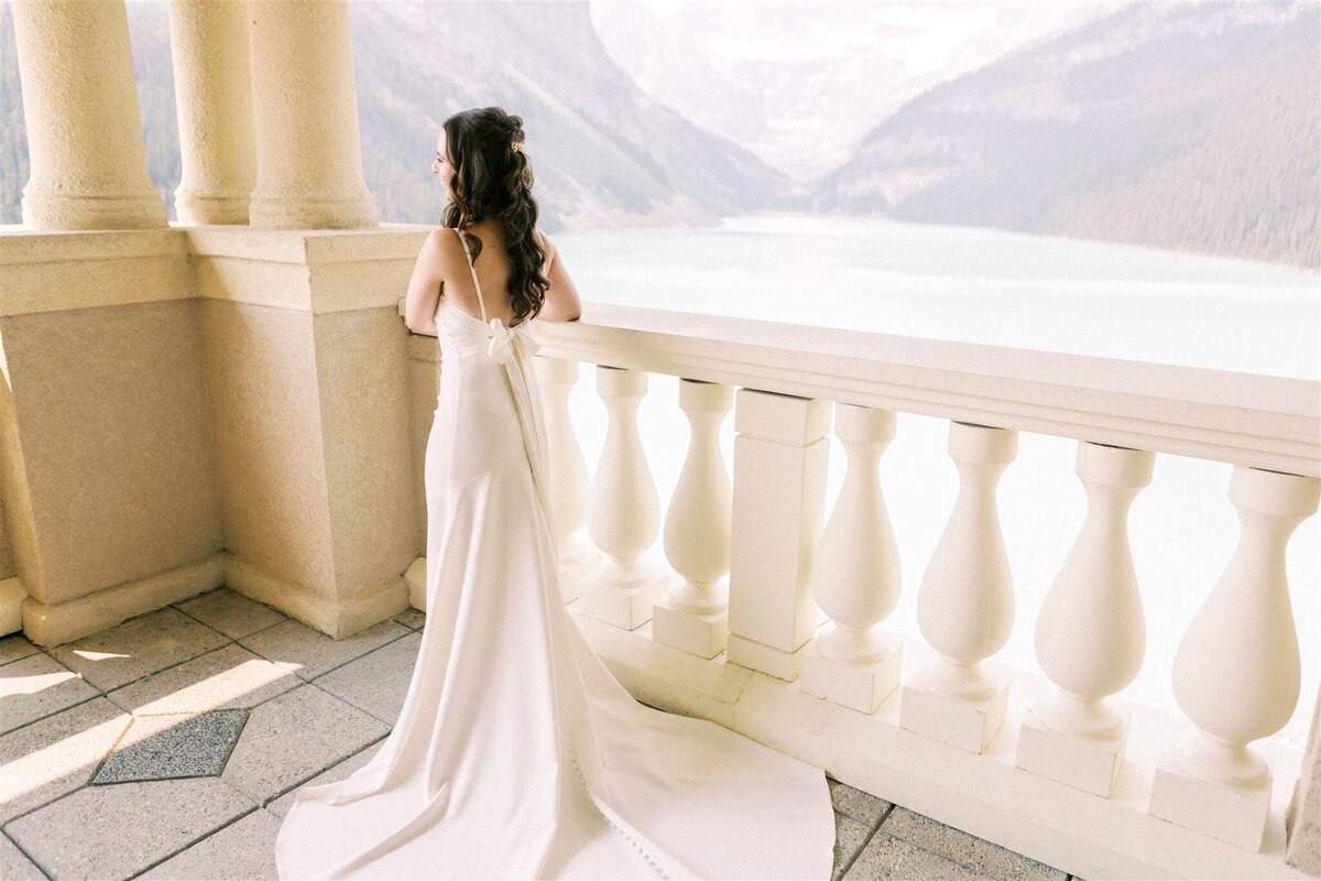 calgary-wedding-photographers-nicole-sarah-fairmont-chateau-lake-louise-AC-96_websize