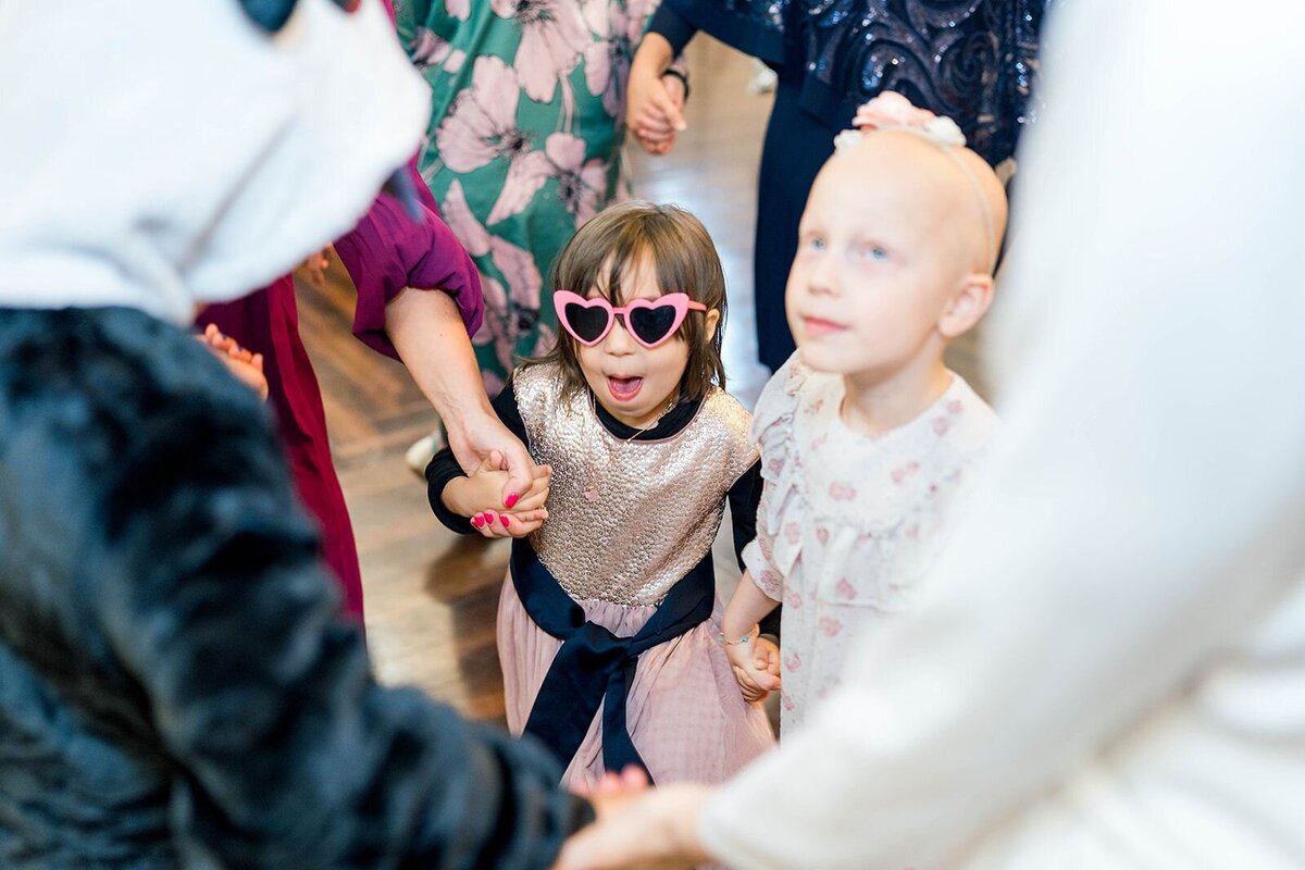 Eliana-Melmed-Photography-Chicago-LosAngeles-Jewish-WeddingPhotographer-CarmiKalman-WomensDancing-00110