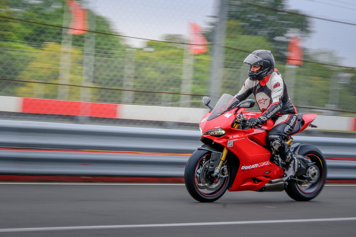 Boombox Ducati UK-14