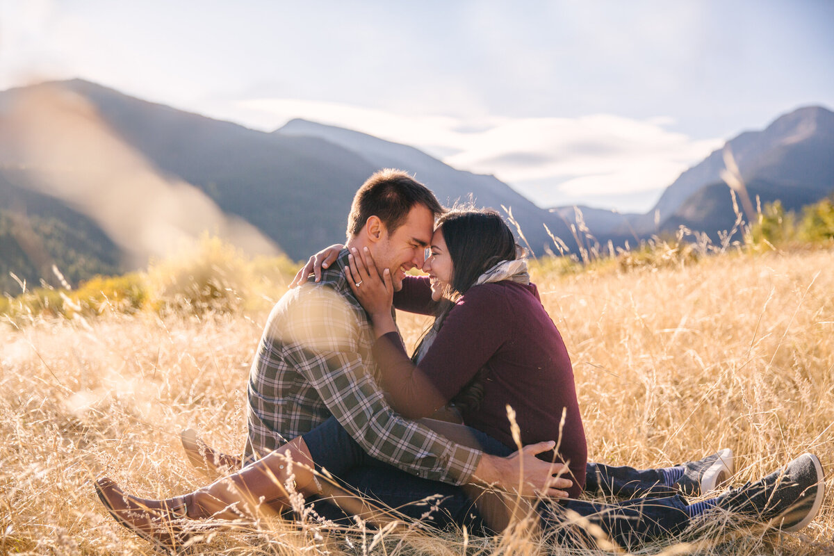 fall-Rocky-Mountain-National-Park-engagement-pictures-041