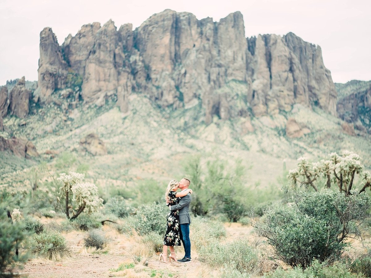 scottsdale-arizona-wedding-photographer-engagement-desert_0090