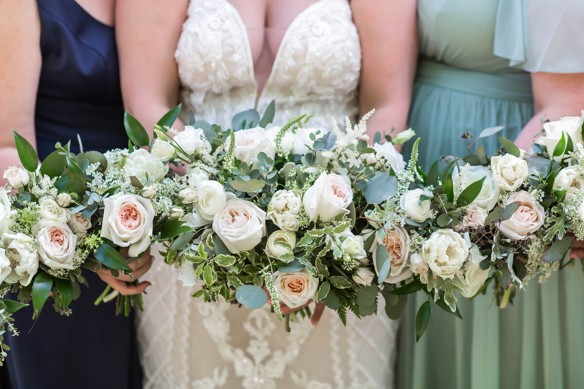 Bridal party holding bouquets in white and green at the Willows in Lubbock TX