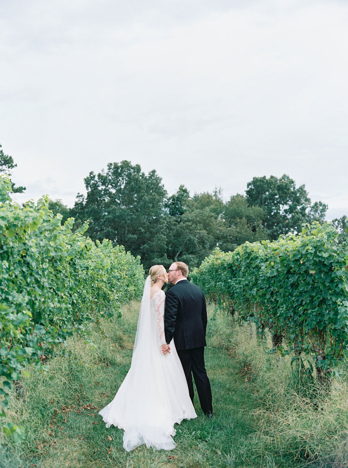 Pippin Hill Wedding Photographer Charlottesville Natalie Jayne Photography-27