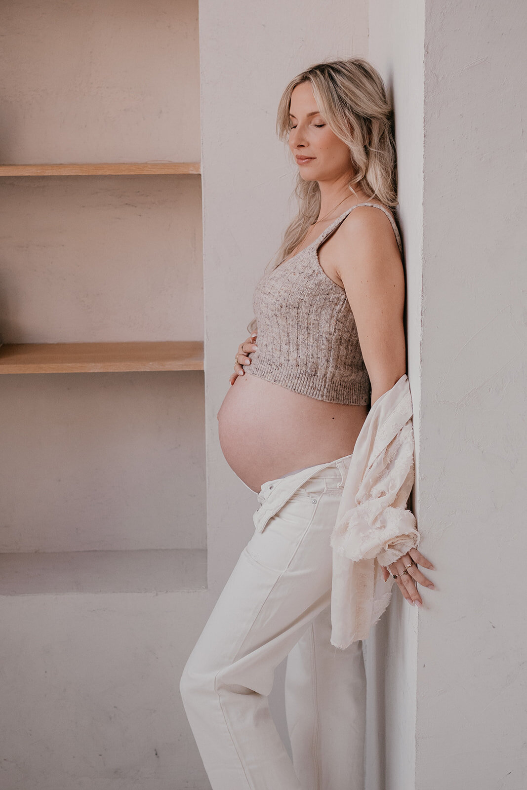 puur-ongedwongen-zwangerschapsfotoshoot-attelier-oost-leukfotografie-26