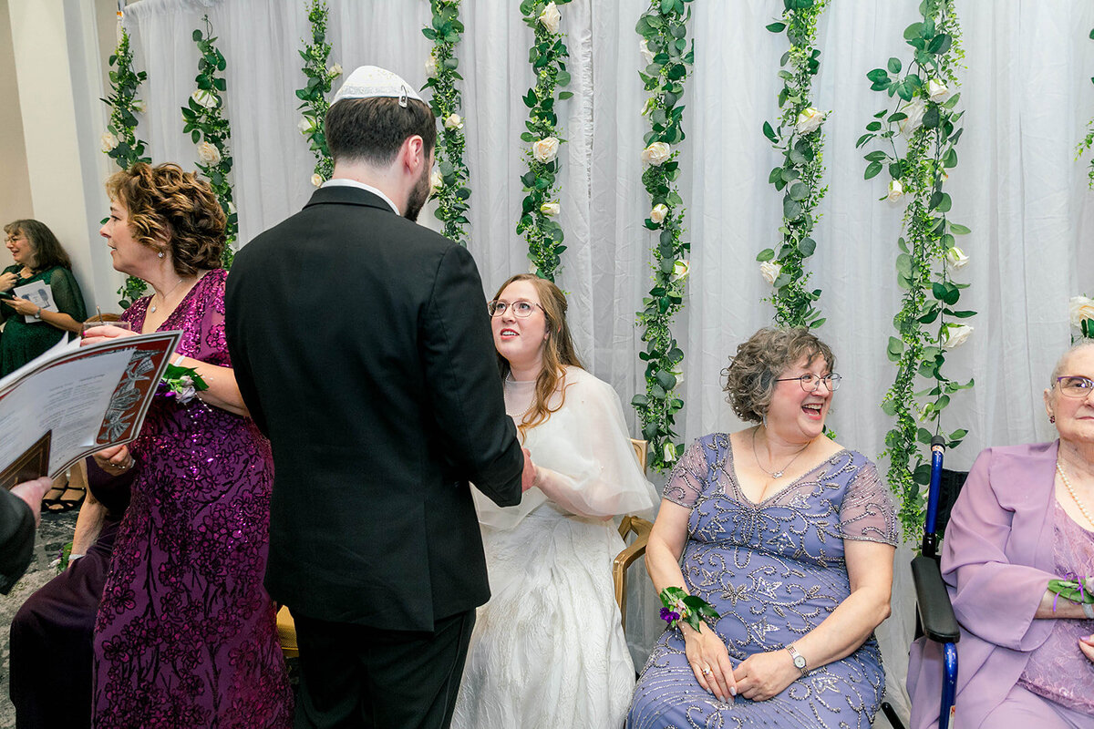 Eliana-Melmed-Photography-Chicago-LosAngeles-Jewish-WeddingPhotography-KabbalatPanim-00076