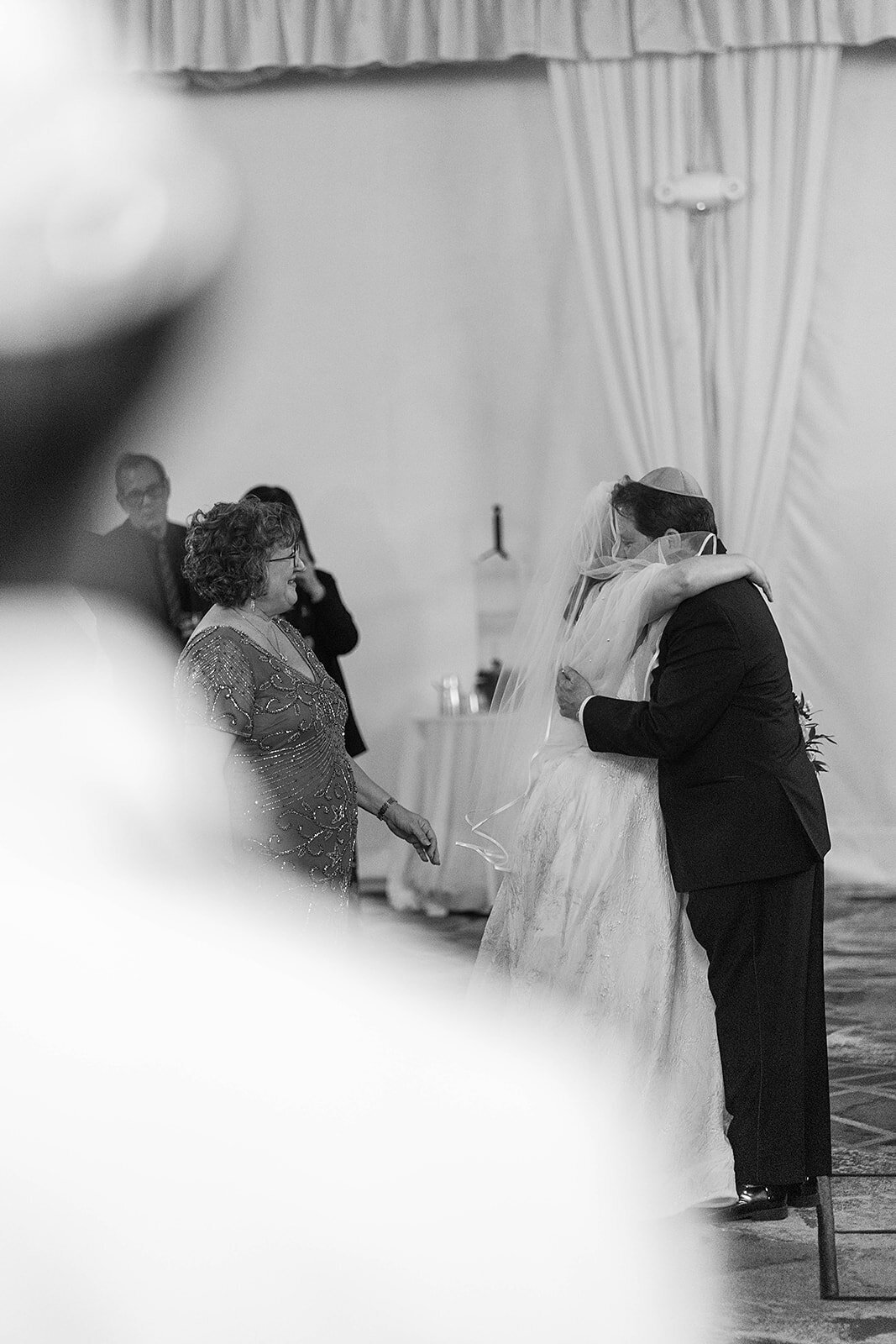 Eliana-Melmed-Photography-Chicago-LosAngeles-Jewish-WeddingPhotography-Chuppah-00091