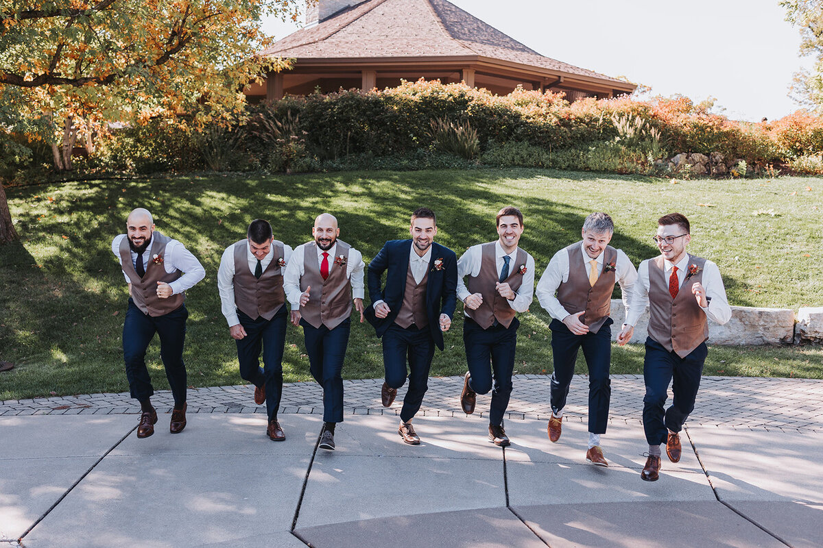 sustainable-groomsmen-outdoor-wedding