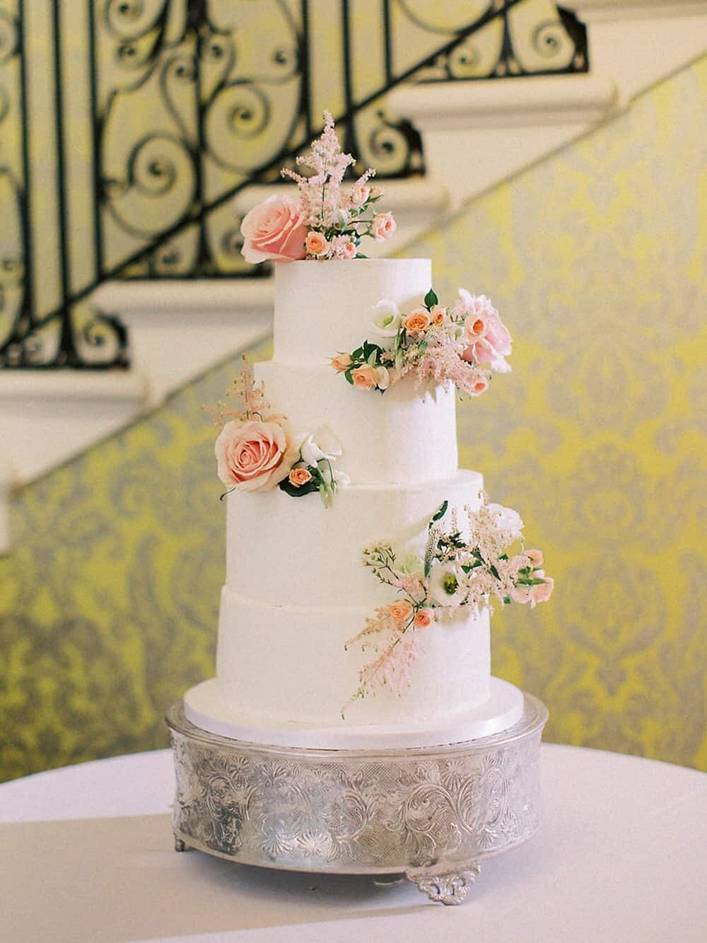London-wedding-Hedsor-house-wedding-cake-by-Julia-Kaptelova-Photography-266