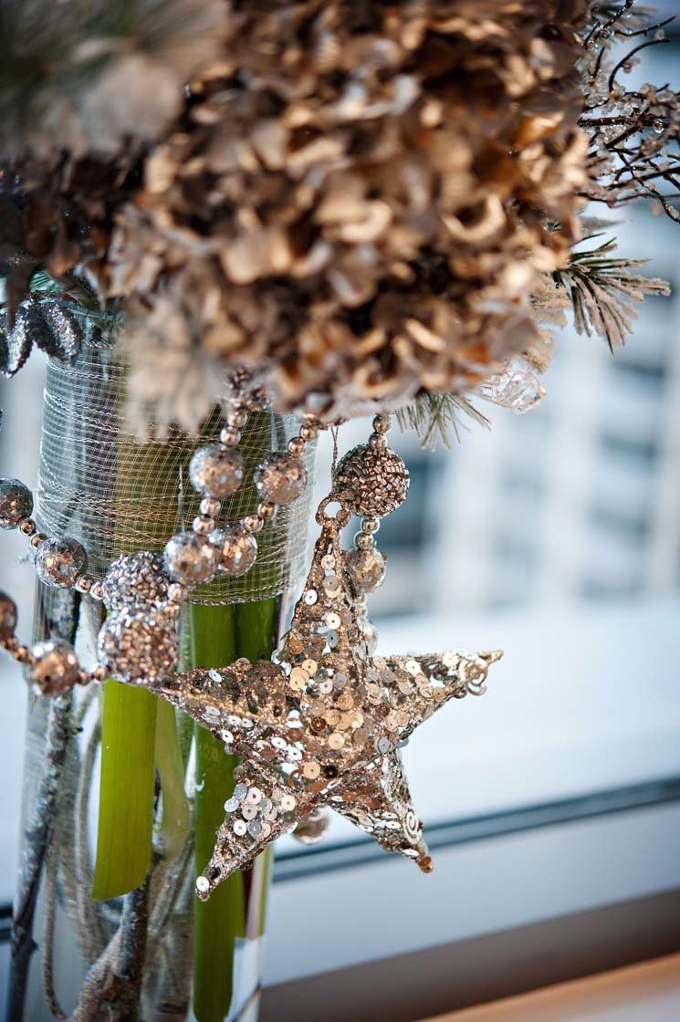 holiday centerpiece with silver sparkly star, gold painted hydrangea