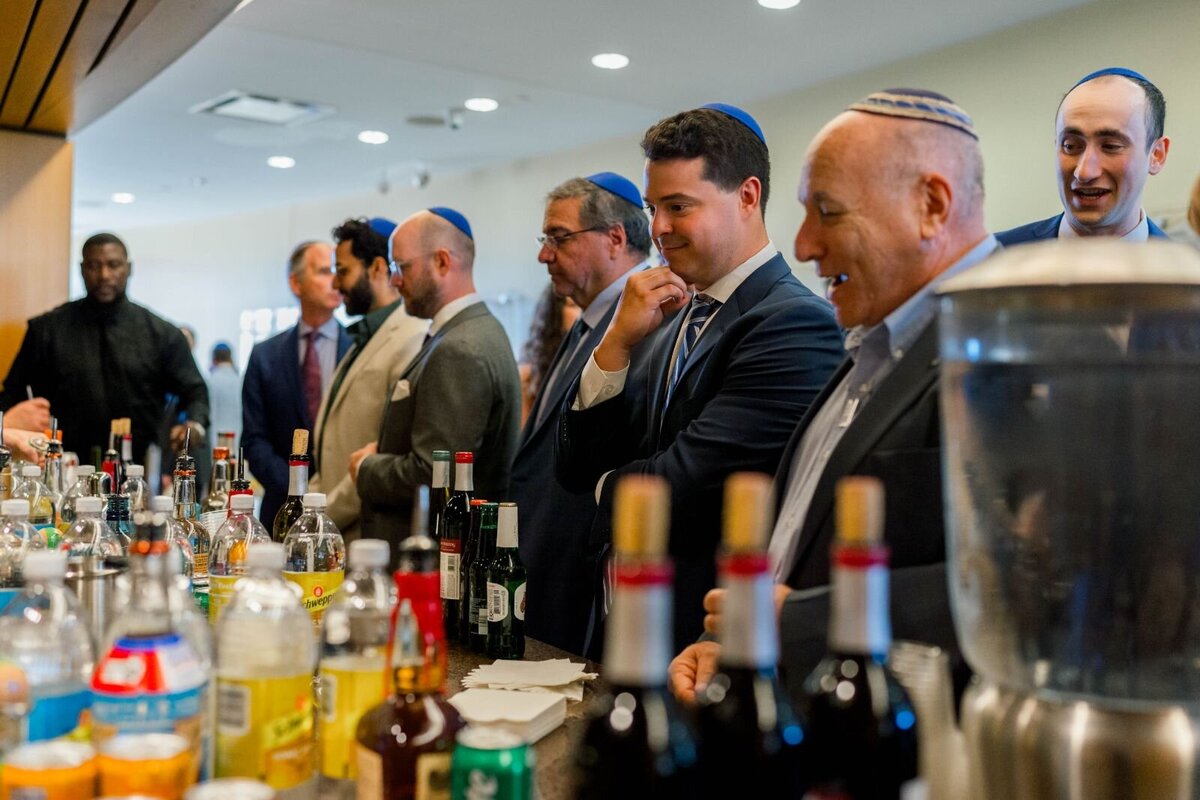 Eliana-Melmed-Photography-Chicago-LosAngeles-Jewish-WeddingPhotography-ShulaNoah-CocktailHour-00018