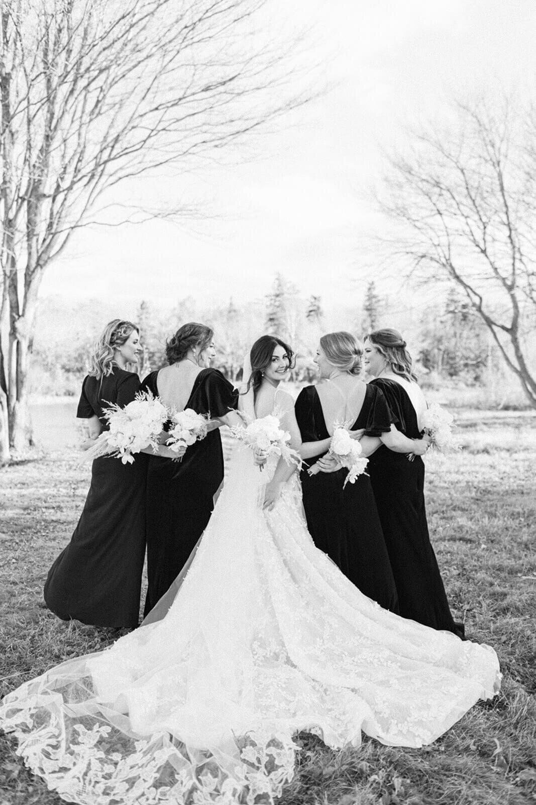 bridesmaids-with-bride