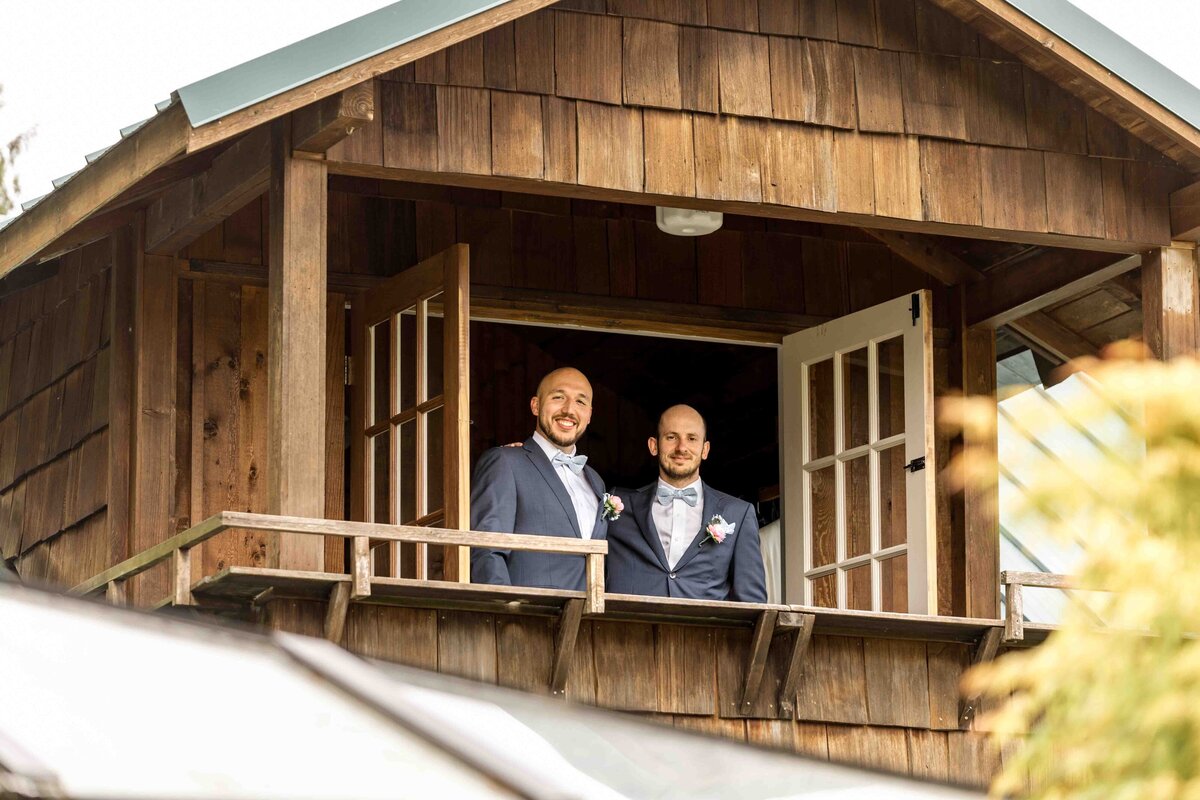 Elona_Shea_Photography_lake_Seattle_washington_kiana_lodge_wedding-17