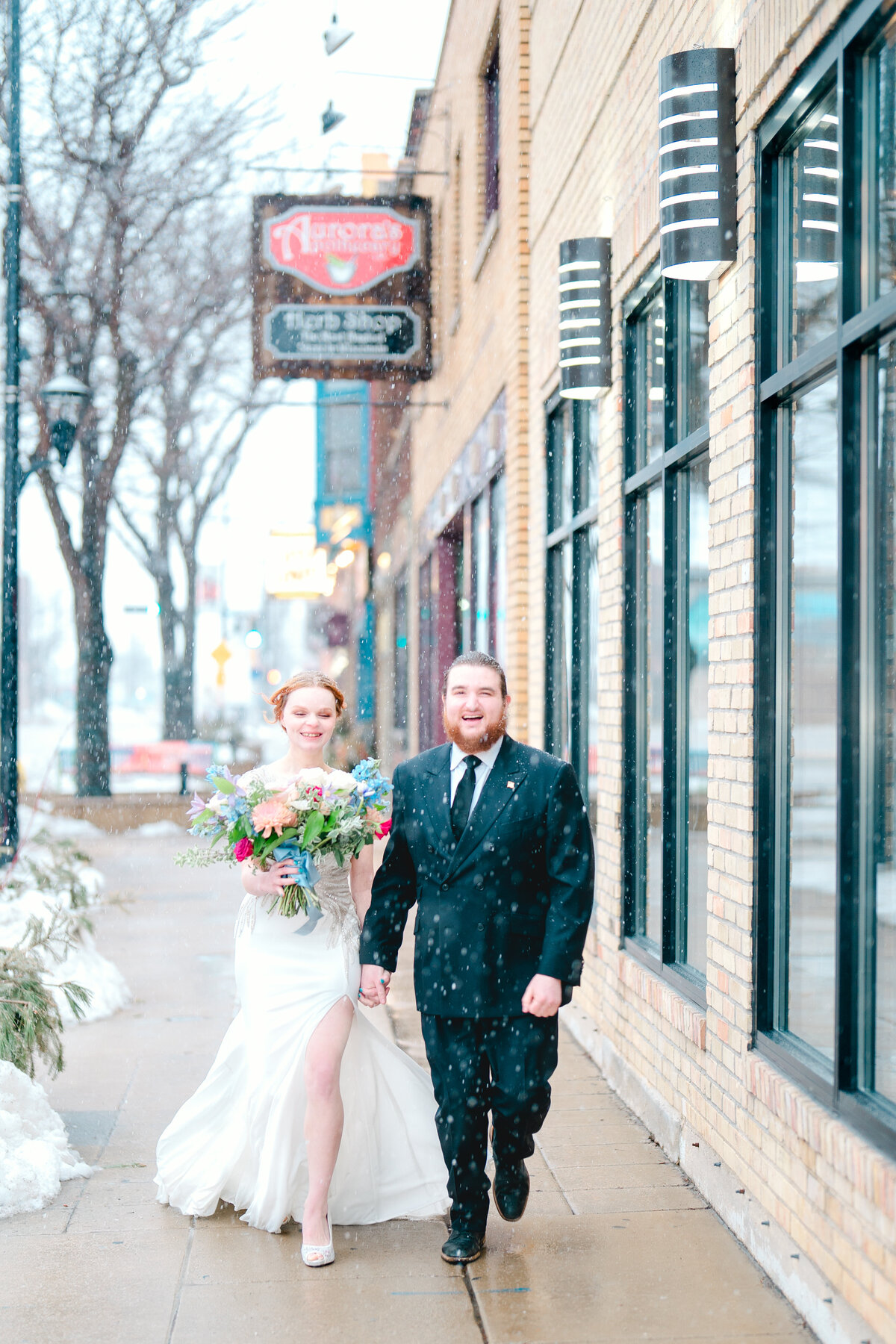 wedding photos at gather on broadway in green bay wisconsin