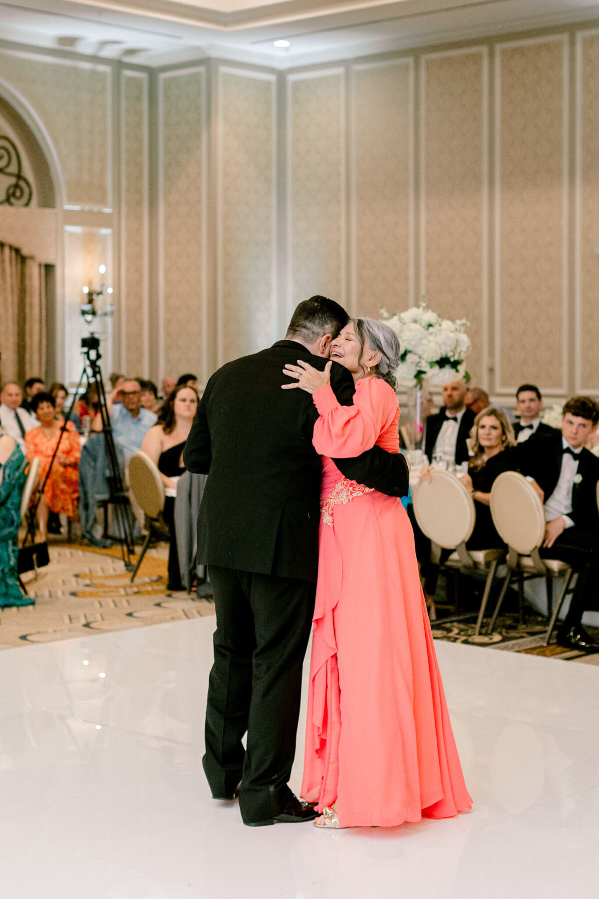 Virginia & Michael's Wedding at the Adolphus Hotel | Dallas Wedding Photographer | Sami Kathryn Photography-215