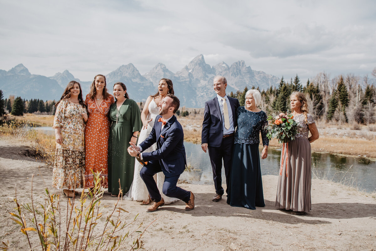 Photographers Jackson Hole capture couple celebrating with family