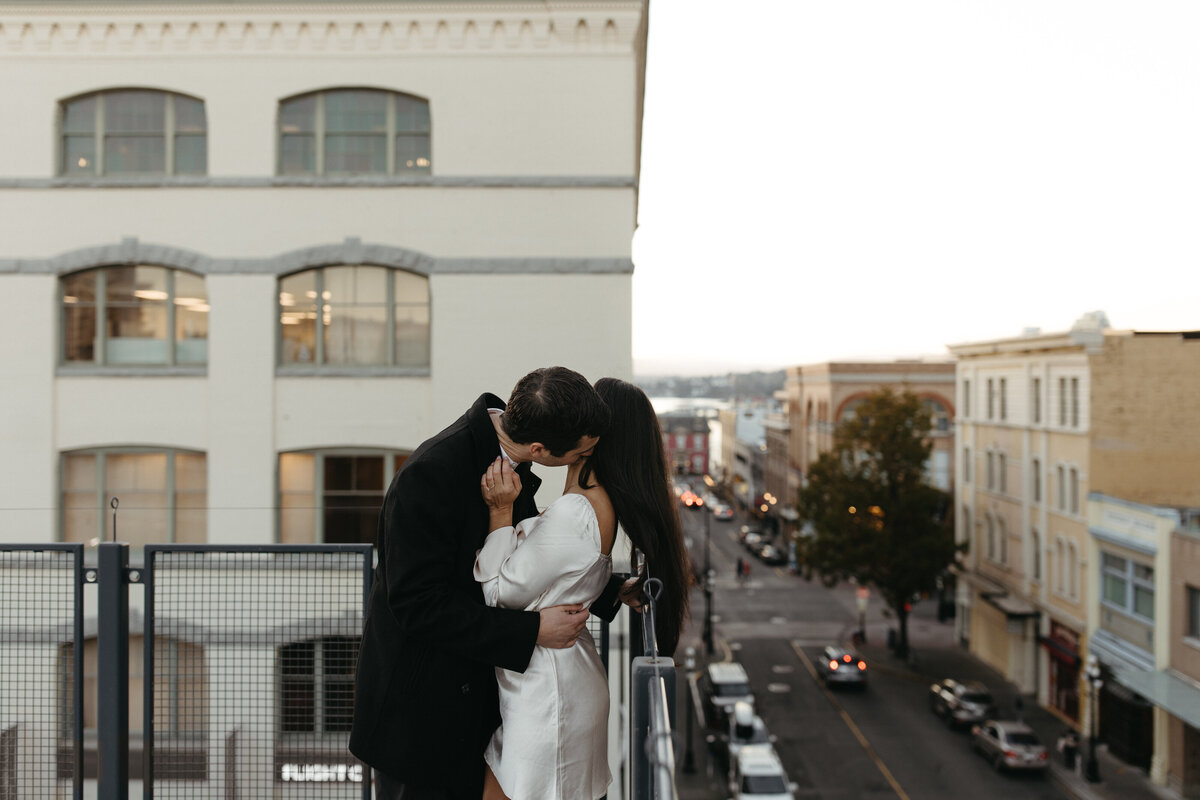natalina&robbie_victoria_british_columbia_vancouver_island_downtown_rooftop_engagement_session_timeless_classy_elegant_old_money_sunset_stairs_romantic_couples_photos_photography_by_taiya340