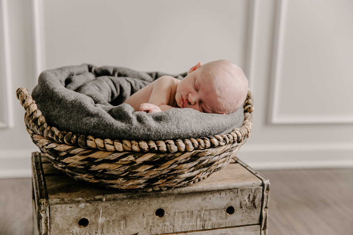 raleigh-newborn-photographers-evan-2782