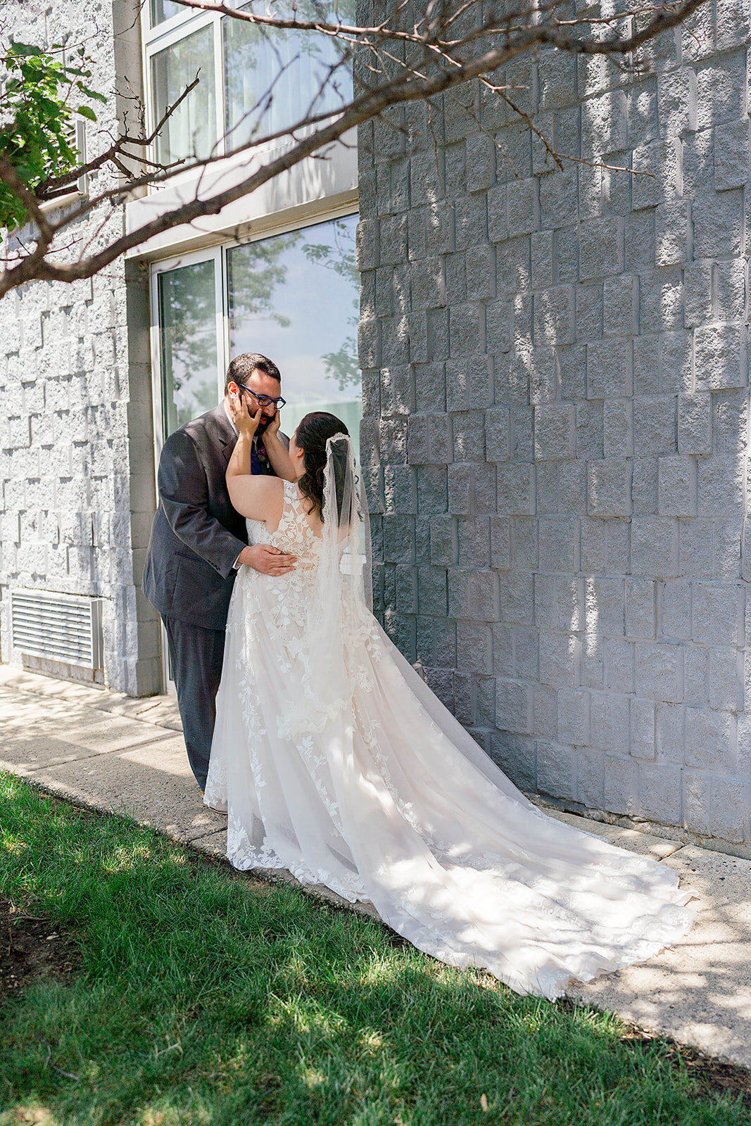 Eliana-Melmed-Photography-Chicago-LosAngeles-Jewish-WeddingPhotography-ElianaSklar-FirstLook-00110