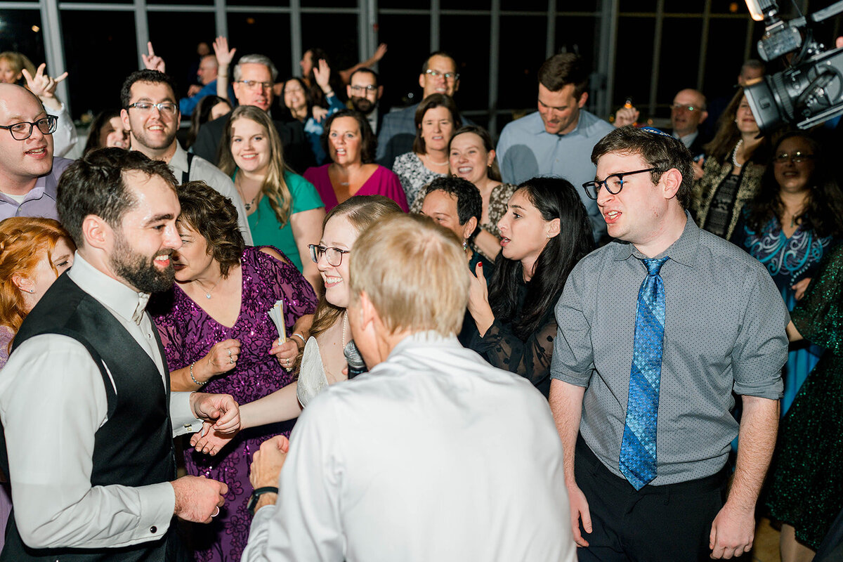 Eliana-Melmed-Photography-Chicago-LosAngeles-Jewish-WeddingPhotography-Dancefloor-00032