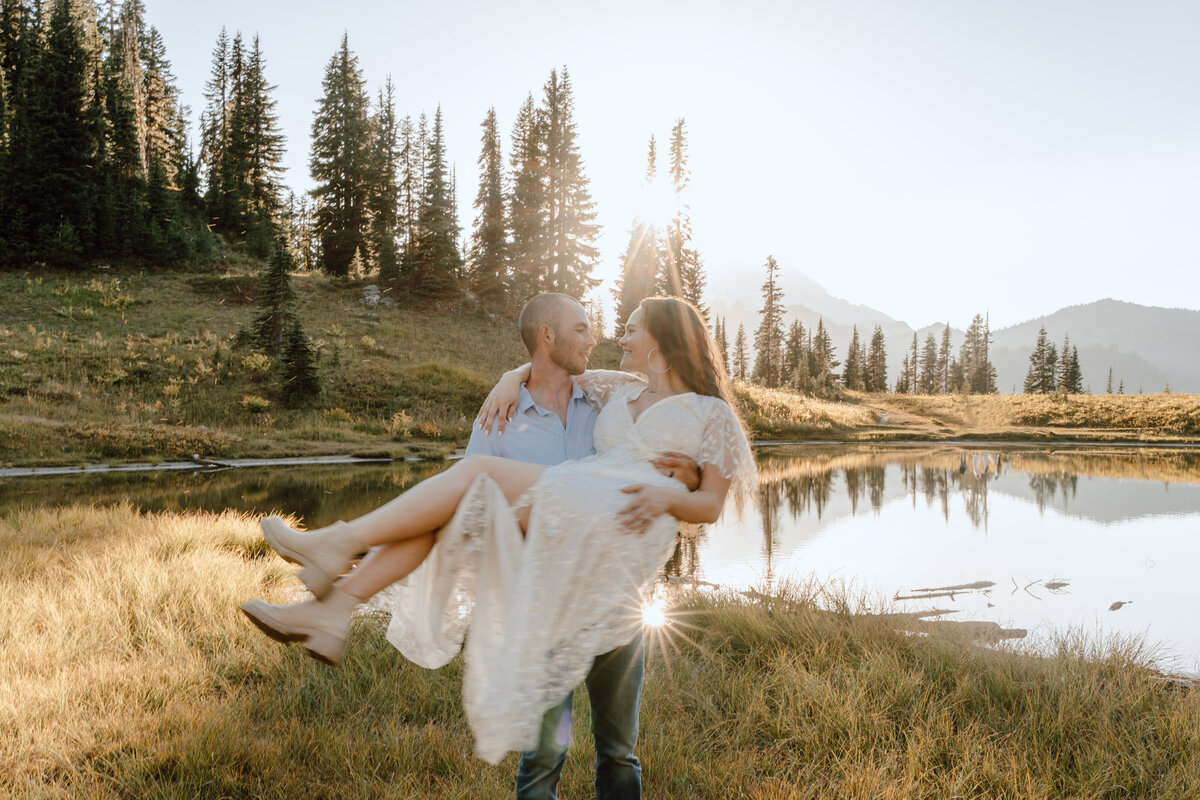 Washington-Mount-Rainier-National-Park-Couples-Session