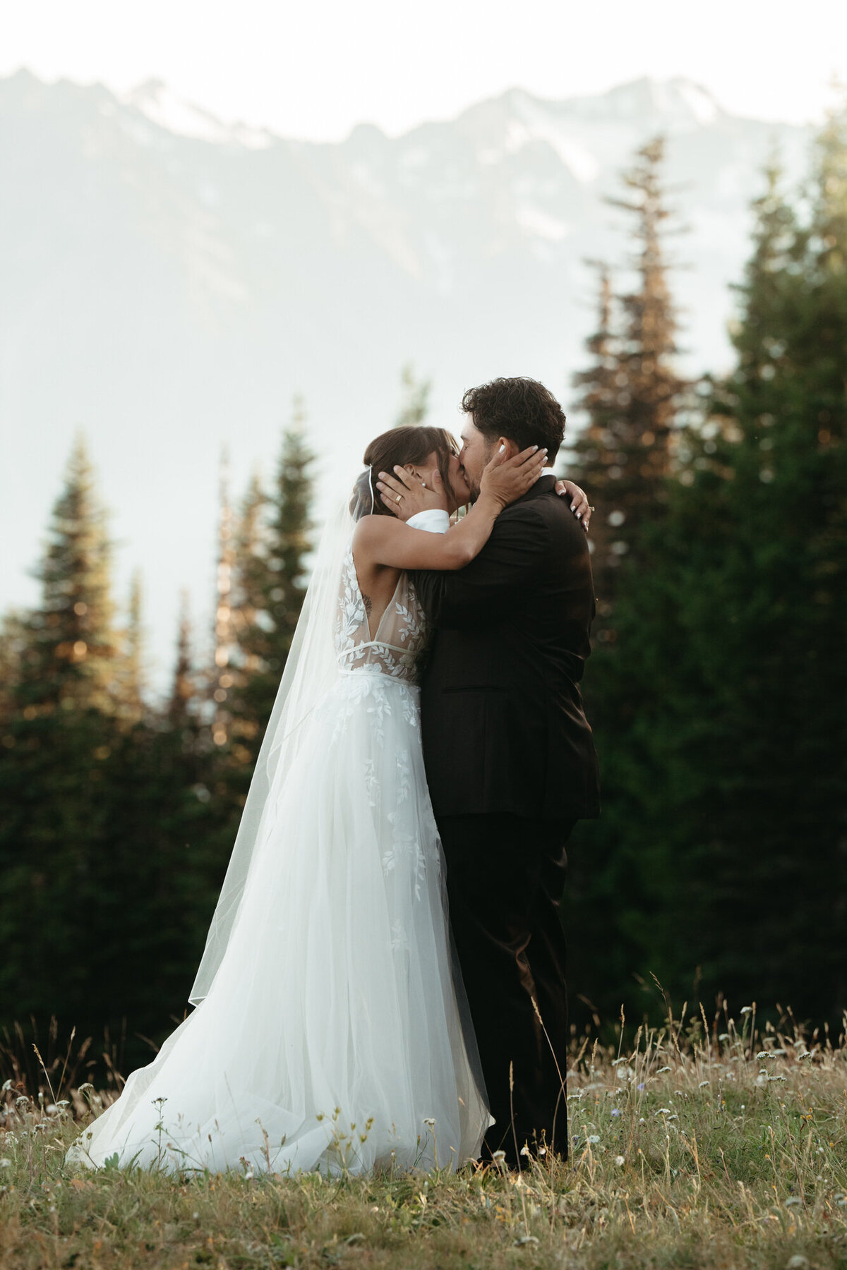the_chaffins_international_destination_wedding_elopement_photographers_sammie_chaffin_micah_editorial_adventure_photos_travel_olympic_national_park_13