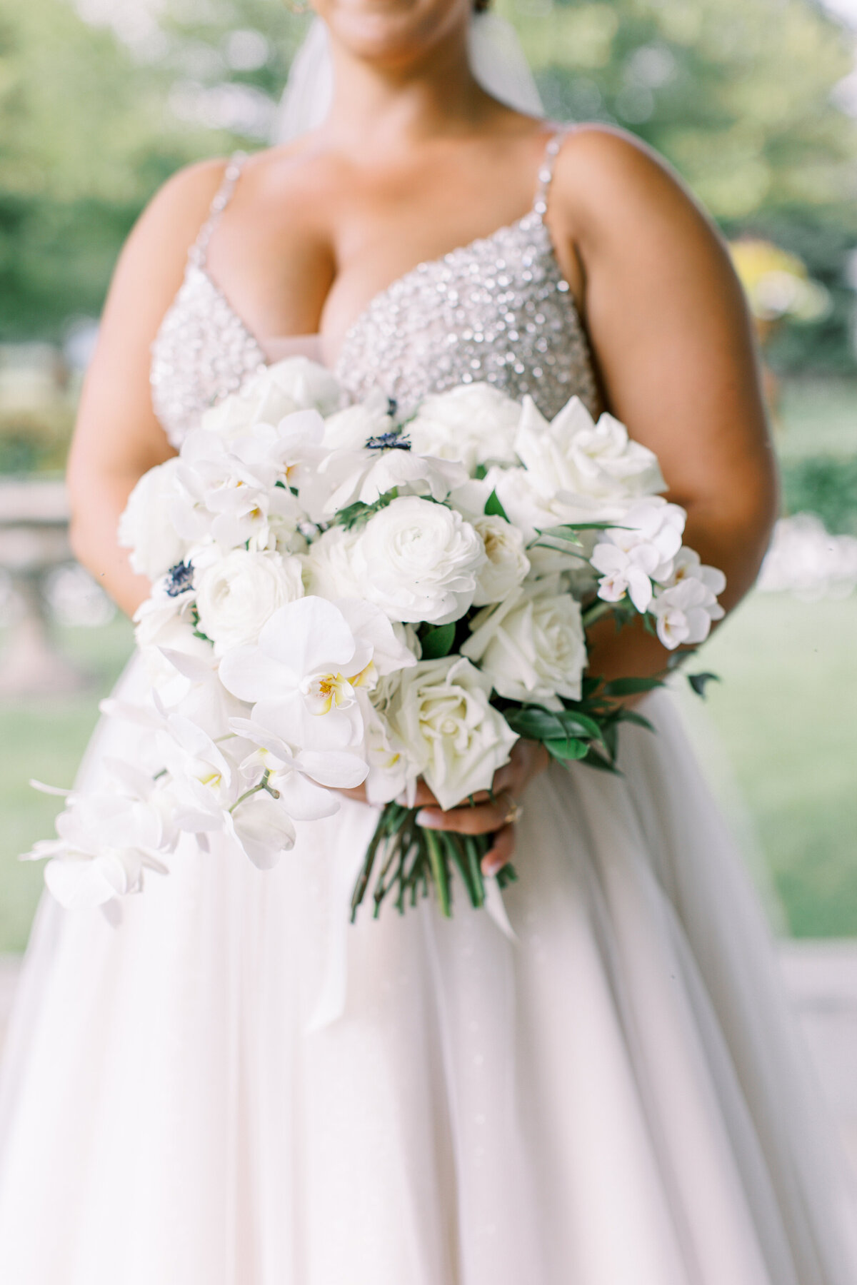 luxury-white-wedding-bouquet