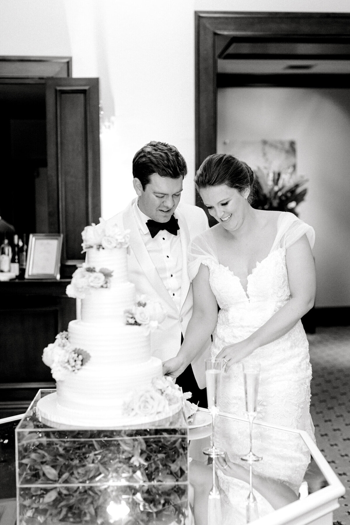 Allie & John Wedding at Royal Oaks Country Club Christ the King Church | Dallas Wedding Photographer | Sami Kathryn Photography-188