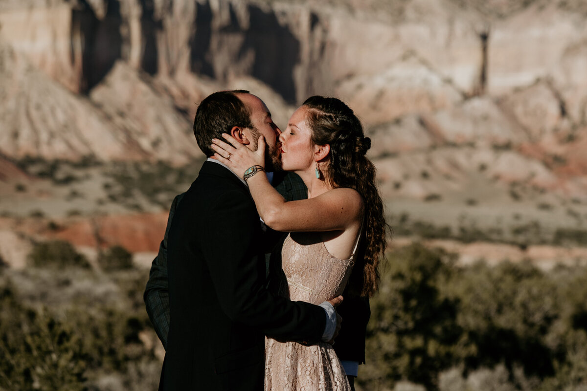 eloping couple first kiss in the desert
