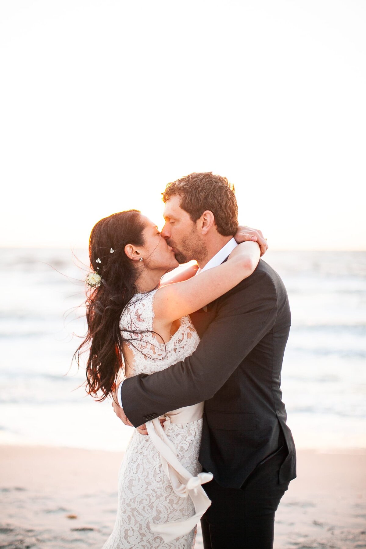 bride-groom-kissing-sunset-beach