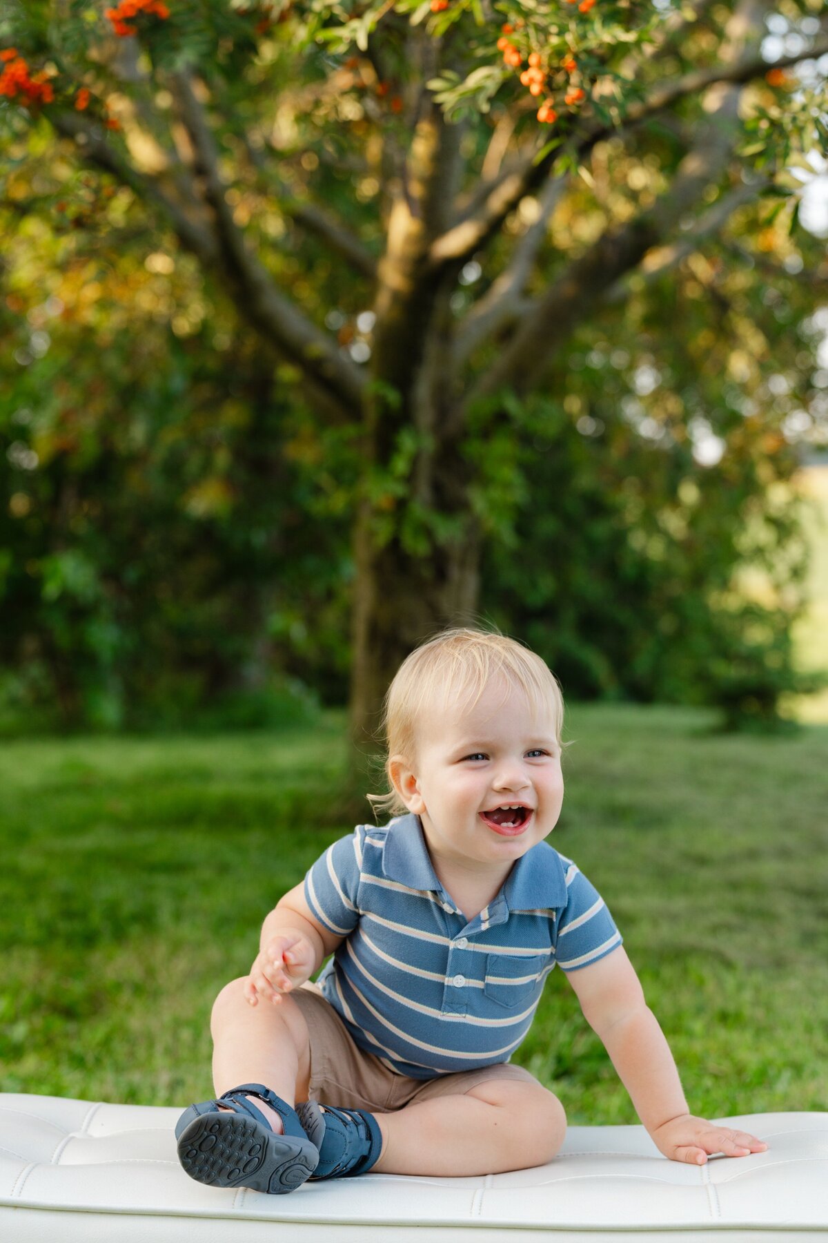 Outside-Golden Hour-Family-Photos-in-Milwaukee-area-7
