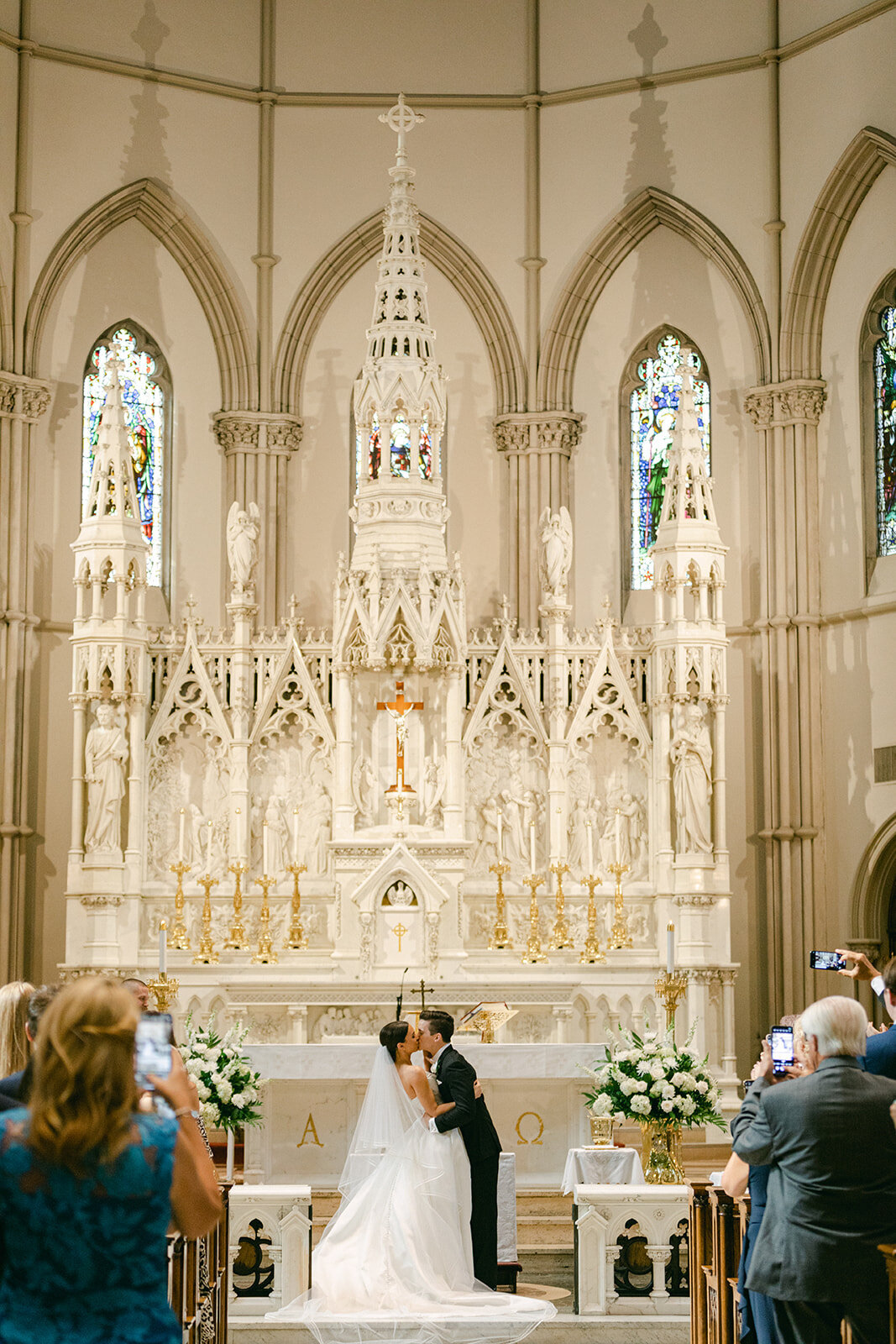 Elegant wedding ceremony at the Carnegie Museum of Natural History in Pittsburgh