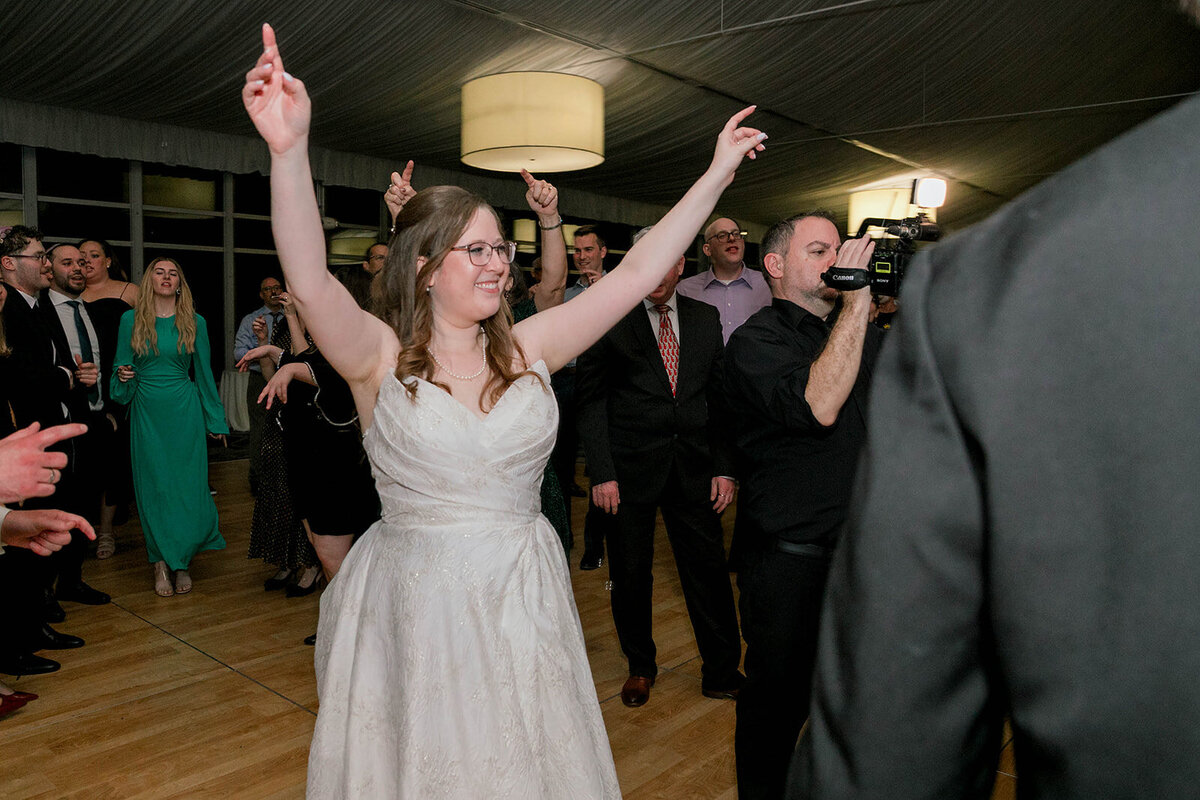 Eliana-Melmed-Photography-Chicago-LosAngeles-Jewish-WeddingPhotography-Dancefloor-00160