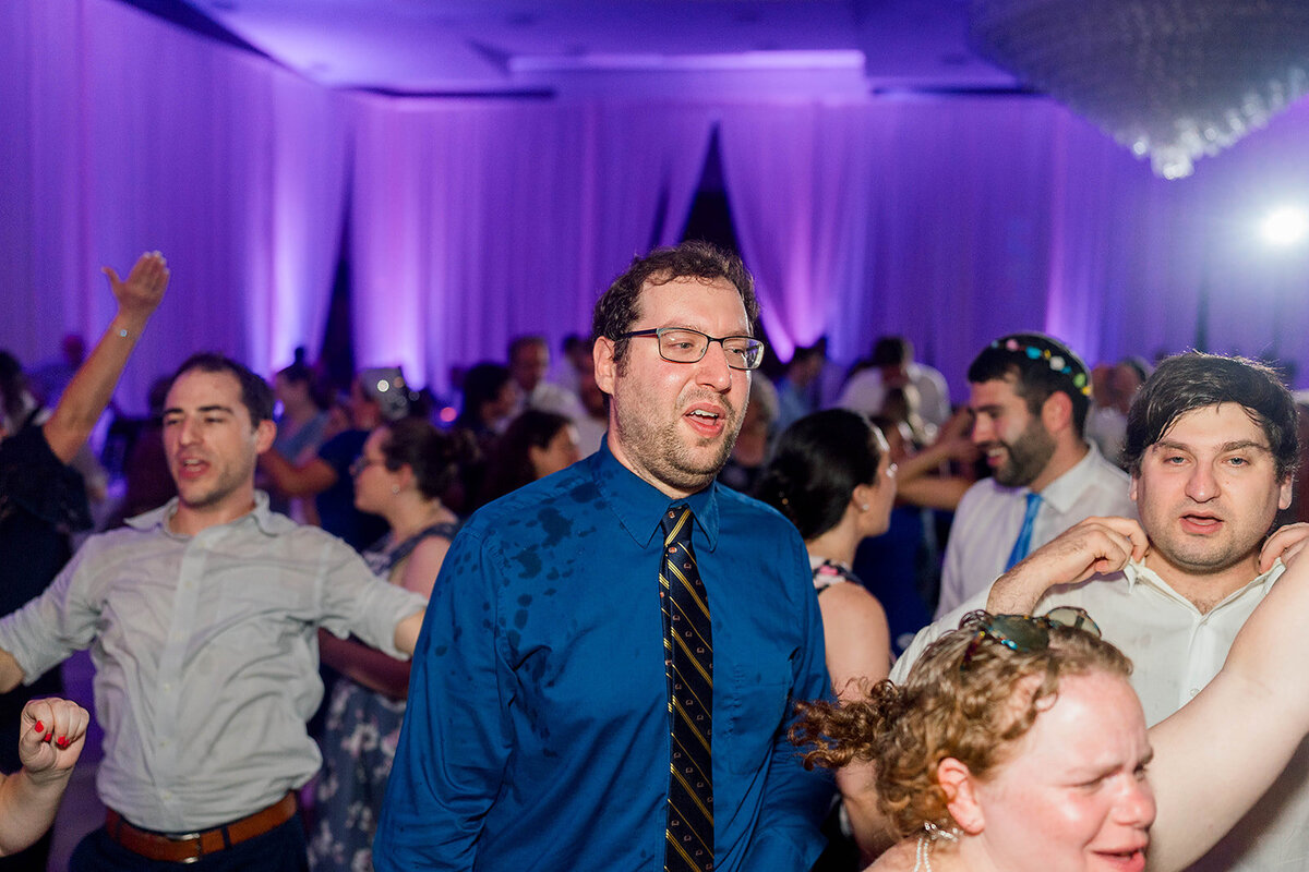 Eliana-Melmed-Photography-Chicago-LosAngeles-Jewish-WeddingPhotography-ElianaSklar-DanceFloor-00152
