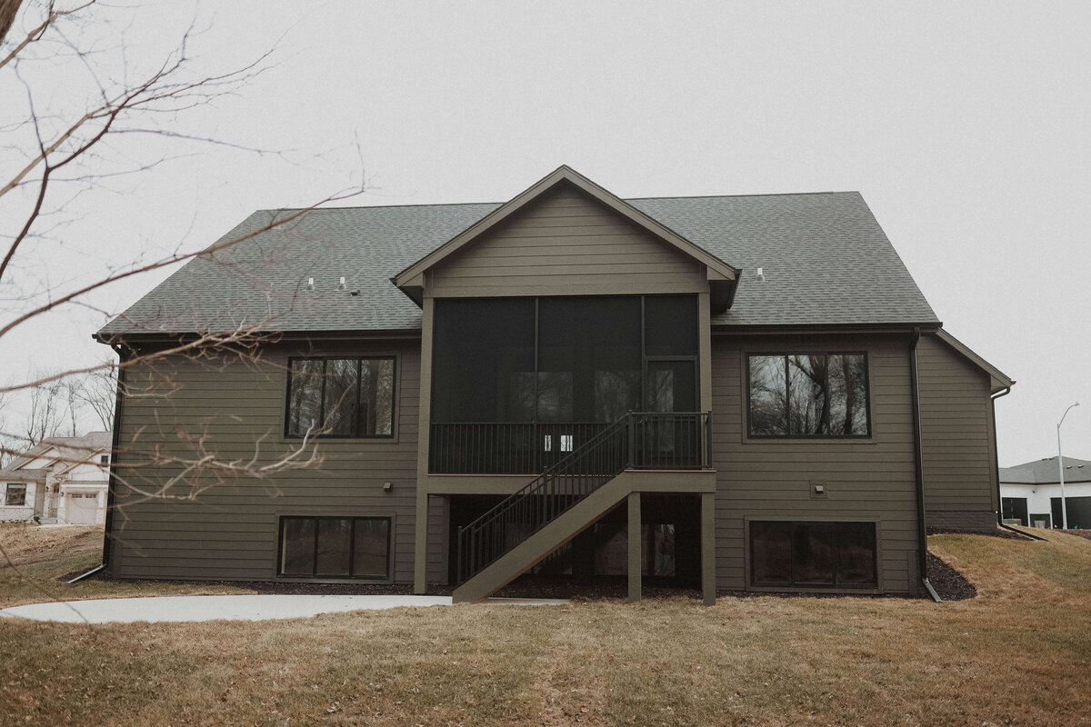 5320-Exterior-Urbandale-Central-Iowa-Custom-Home-JRL-Builders-3F1A8375