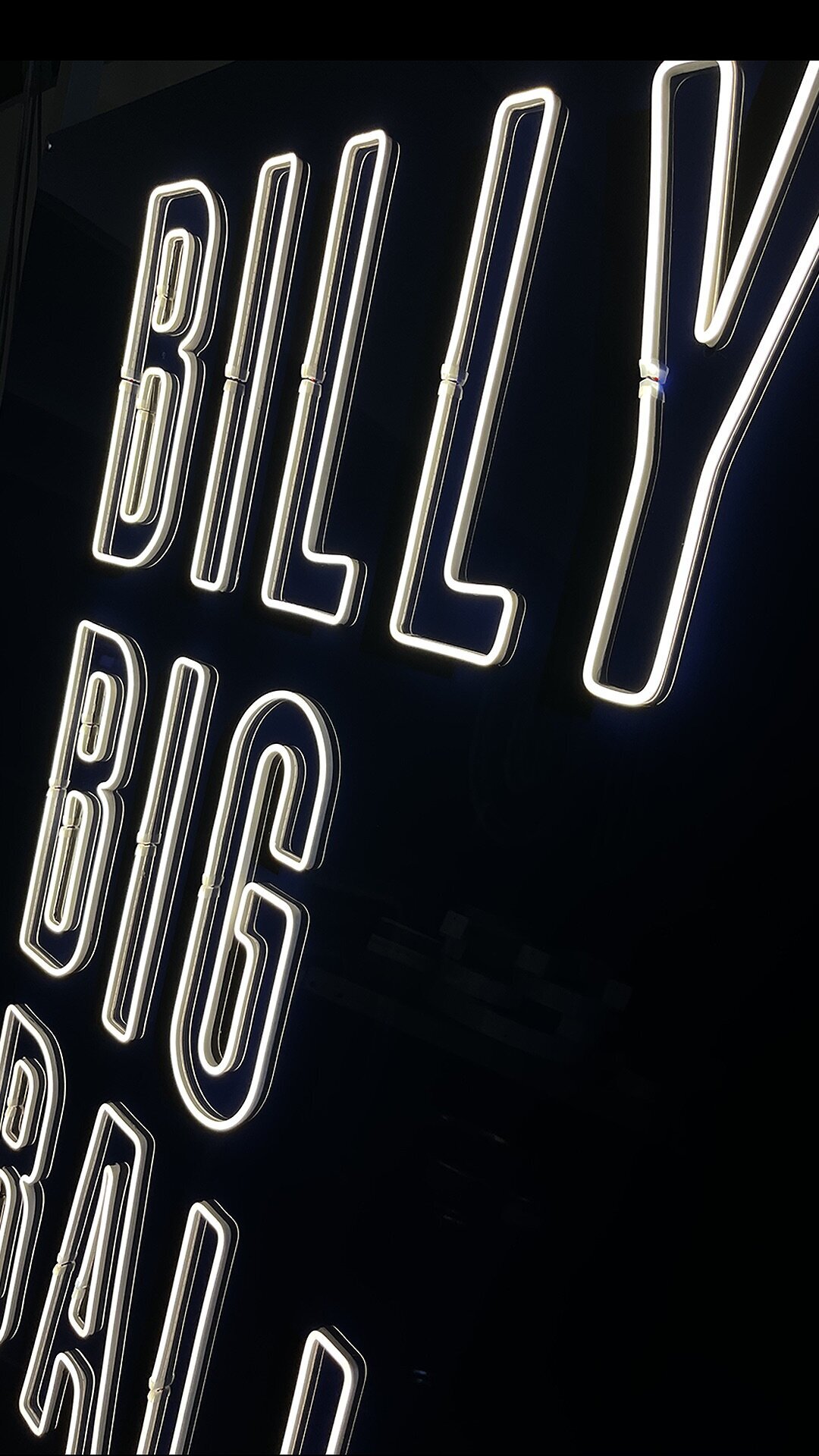ellis.-signs-custom-warm-white-billy-big-balls-neon-sign-newcastle-gateshead-north-east