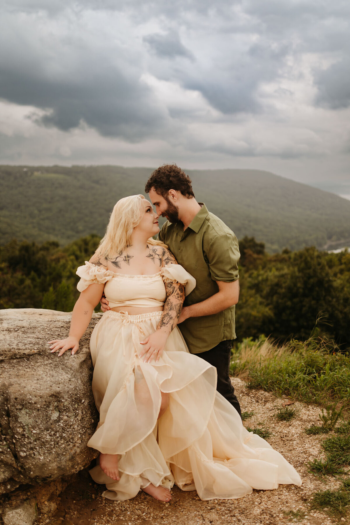 Brittany-and-Shane-couples-photos-in-Alabama-10