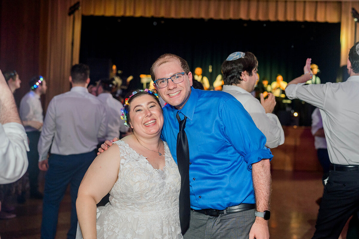 Eliana-Melmed-Photography-Chicago-LosAngeles-Jewish-WeddingPhotography-ElianaSklar-DanceFloor-00143